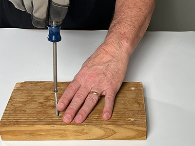 Correctly using a screwdriver