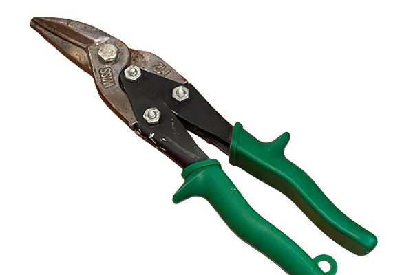 Snips for cutting lightweight materials